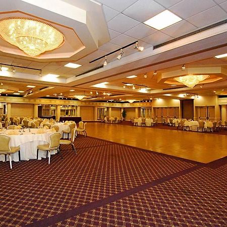 Quality Inn & Conference Center Maple Shade Restoran gambar